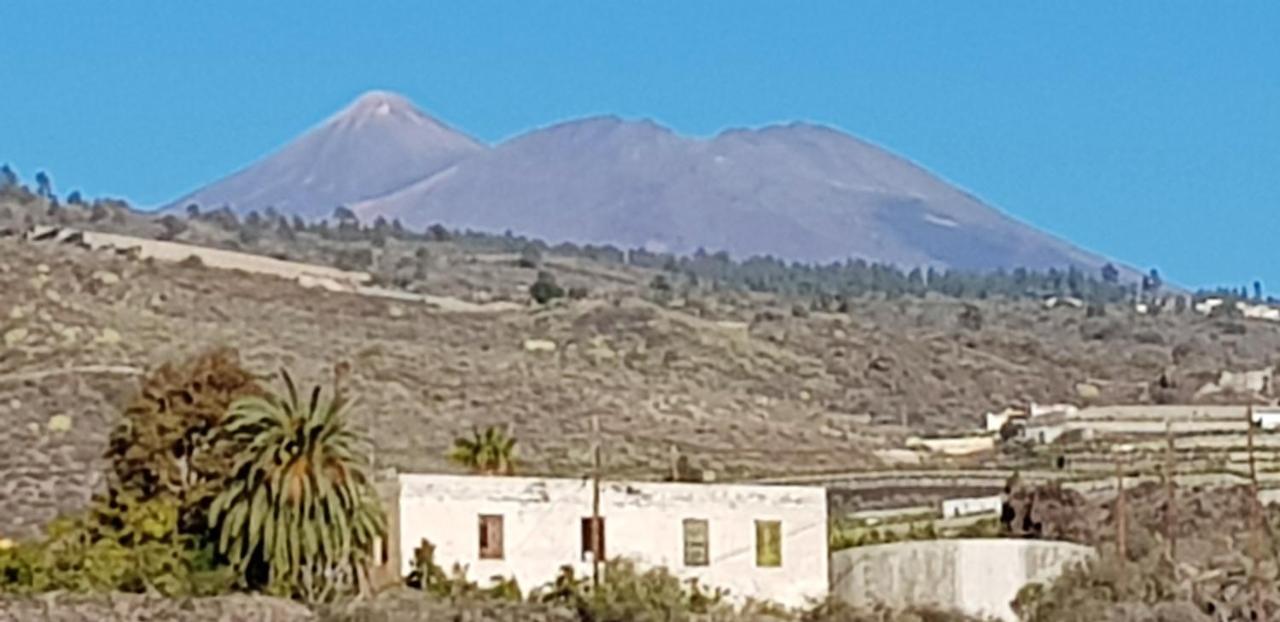 Coastal Terrace Apartment: 2br With Wi-fi Near Puerto De Santiago